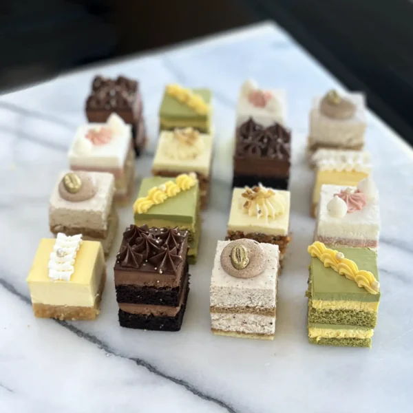 Trafiq Minis in various flavours. Matcha Mango, Coffee Tres Leches Strawberry Shortcake, Carrot Cake with Walnuts, Chocolate Decadence and Ultimate Lemon